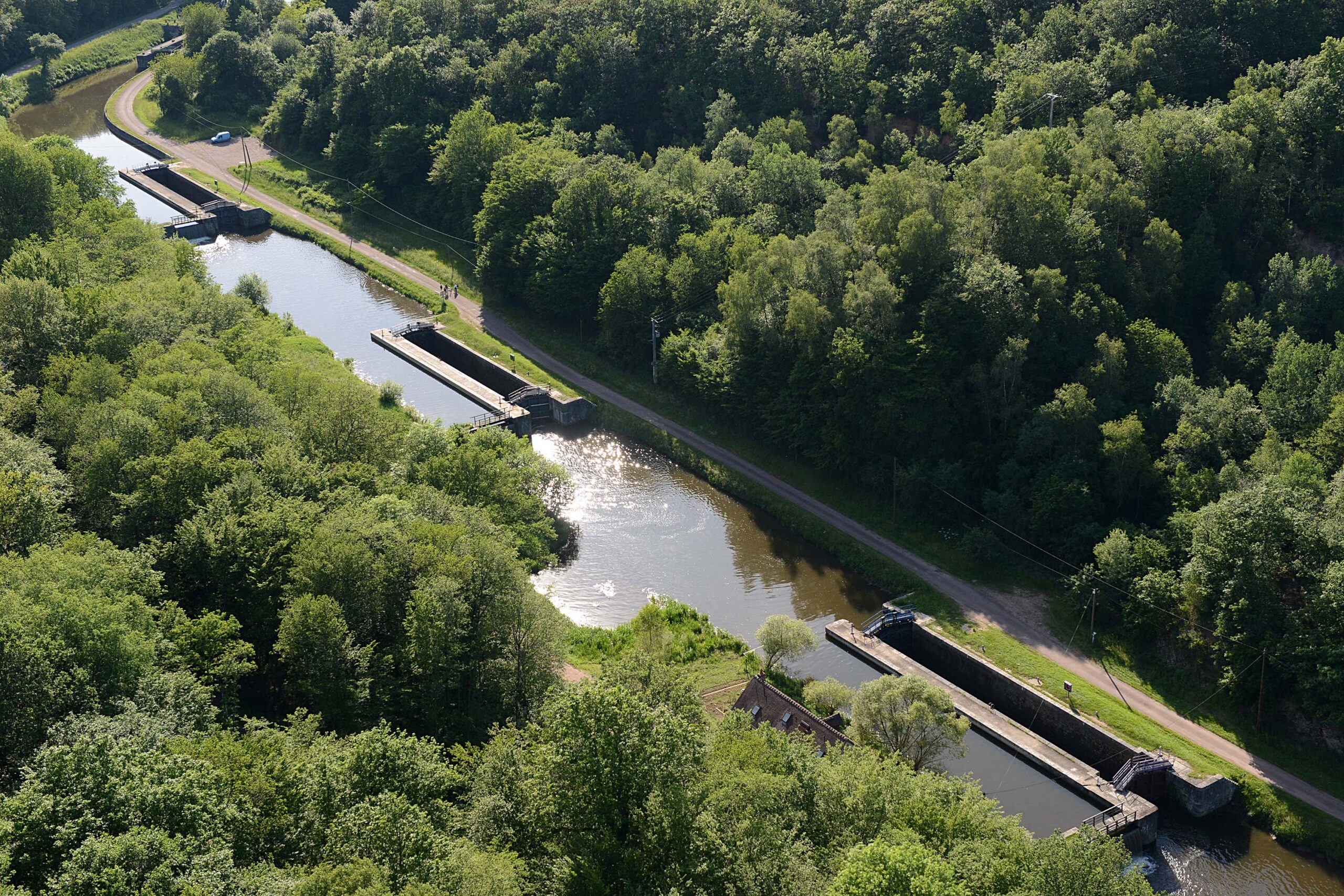Canal-du-Nivernais-Ecluses-Vaer_00492©-SJean-Baptiste_CD58